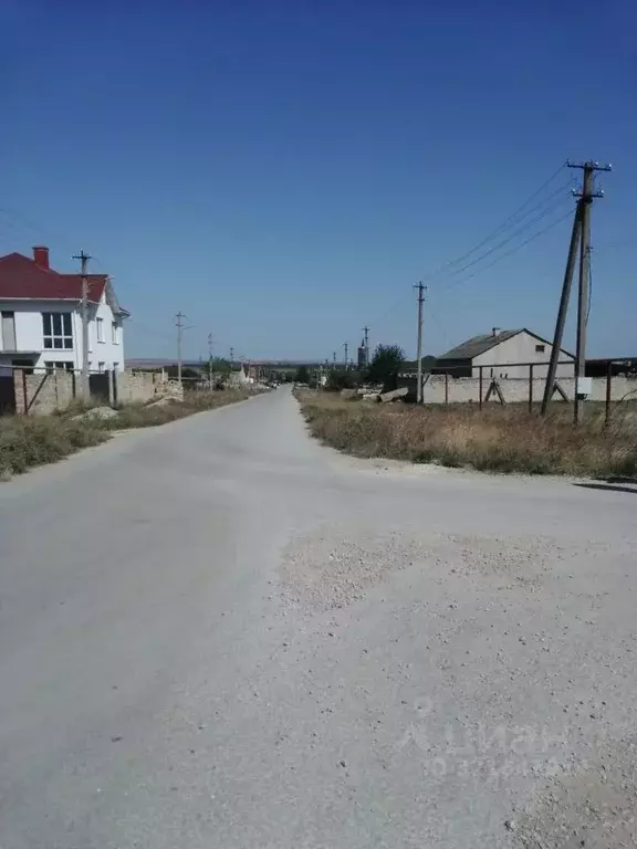 Участок в Крым, Ленинский район, с. Войково ул. Вишневая (10.0 сот.) - Фото 1