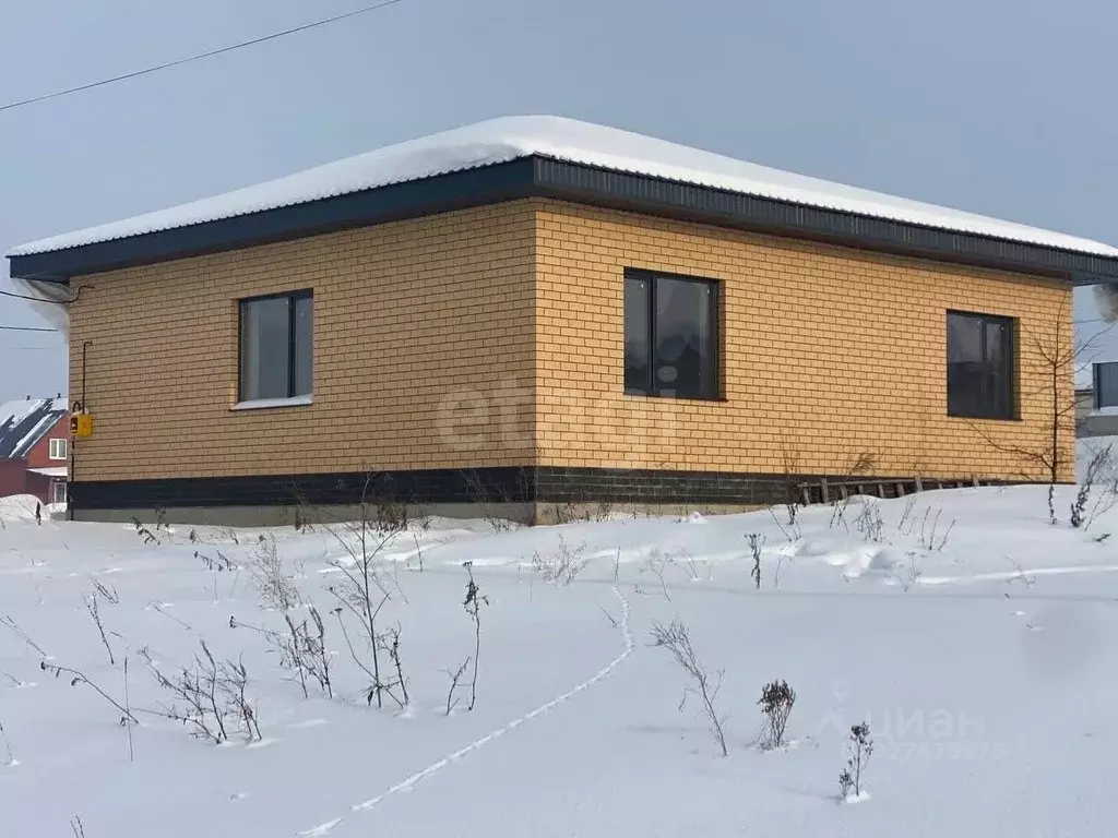 Дом в Башкортостан, Иглинский район, Акбердинский сельсовет, с. ... - Фото 1