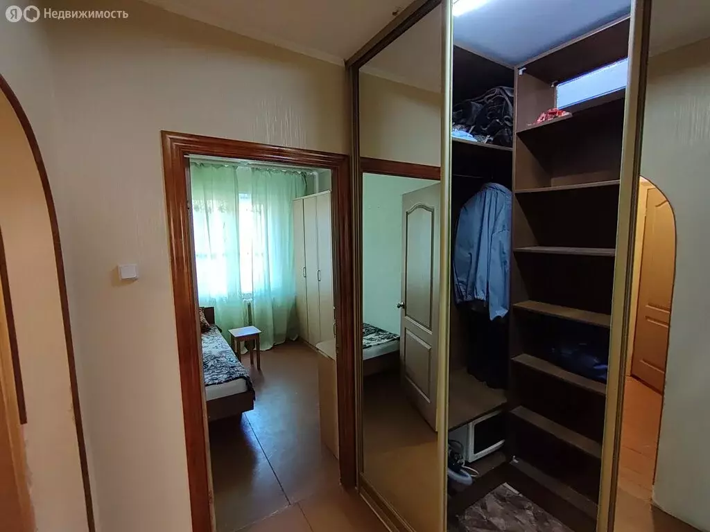 3-комнатная квартира: Партизанск, Комсомольская улица, 1 (63 м) - Фото 0