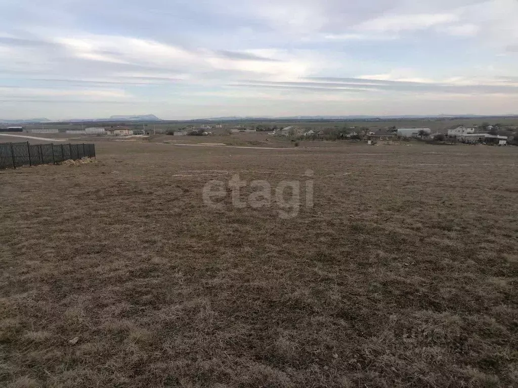Участок в Крым, Симферопольский район, Перовское с/пос, с. Ключи ул. ... - Фото 1