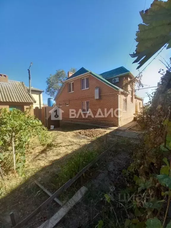 Дом в Калмыкия, Элиста ул. Чапаева (170 м) - Фото 1