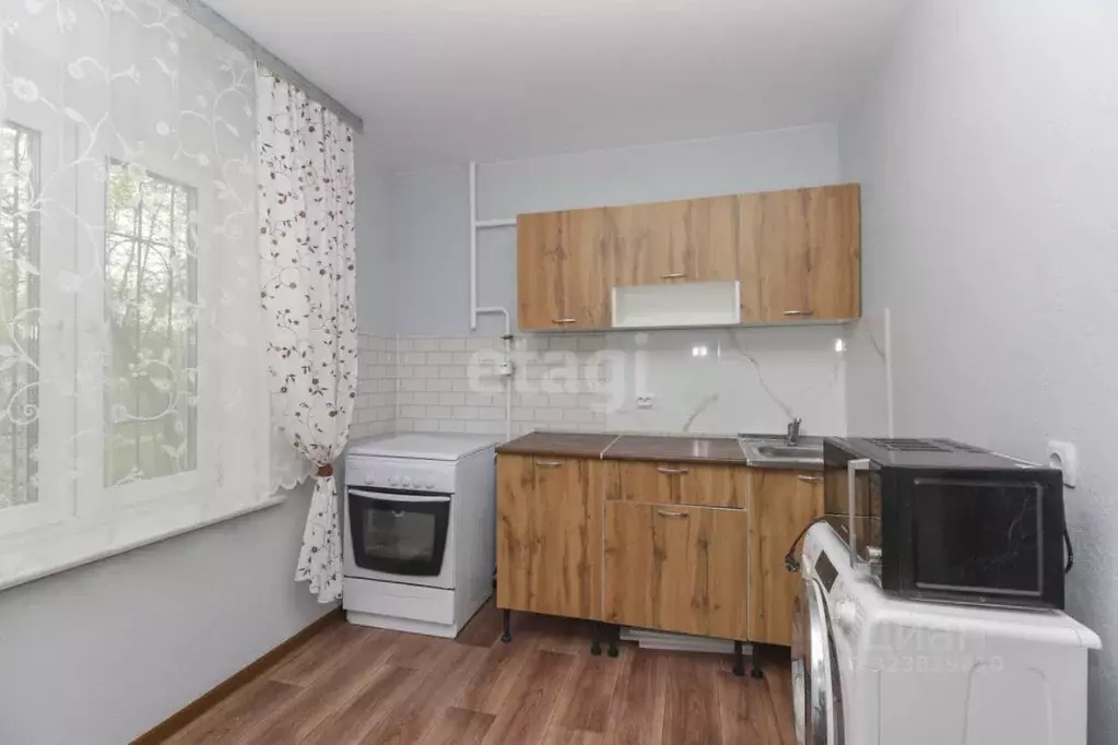 1-к кв. Омская область, Омск Волгоградская ул., 32 (37.7 м) - Фото 1