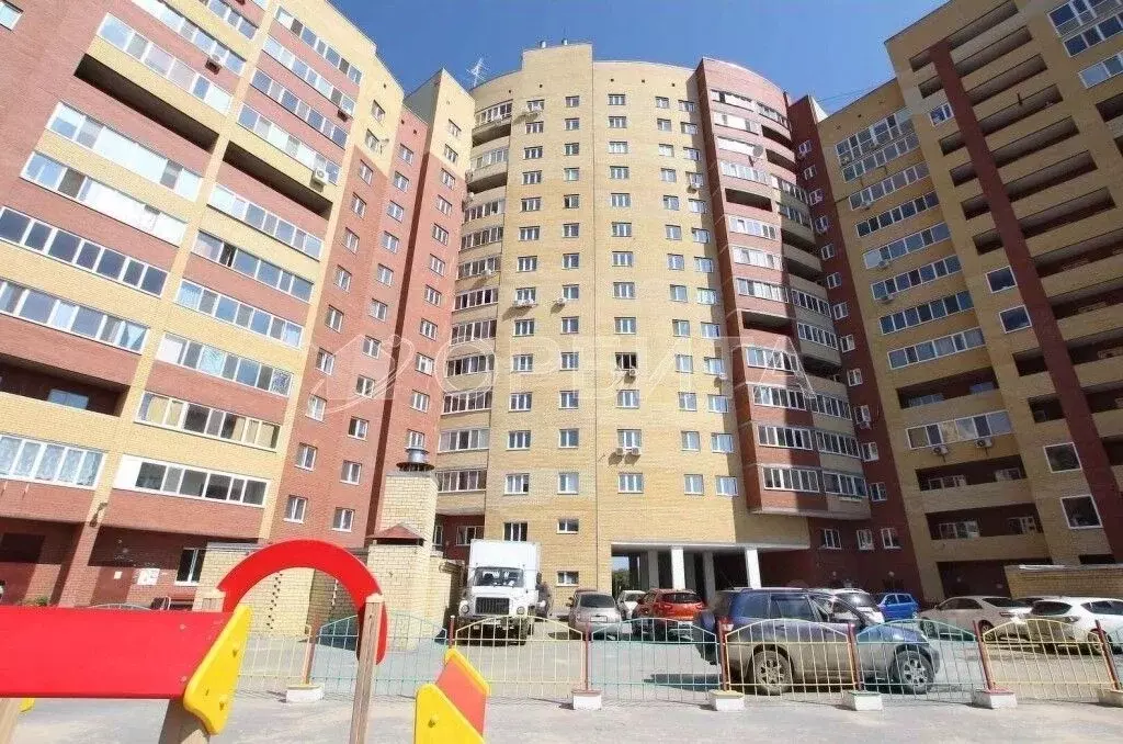 3-к кв. Тюменская область, Тюмень ул. Дружбы, 75 (99.3 м) - Фото 1