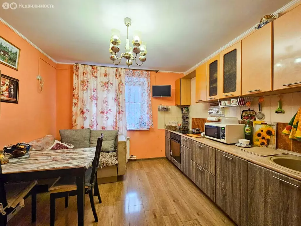3-комнатная квартира: посёлок городского типа Нахабино, улица Чкалова, ... - Фото 1