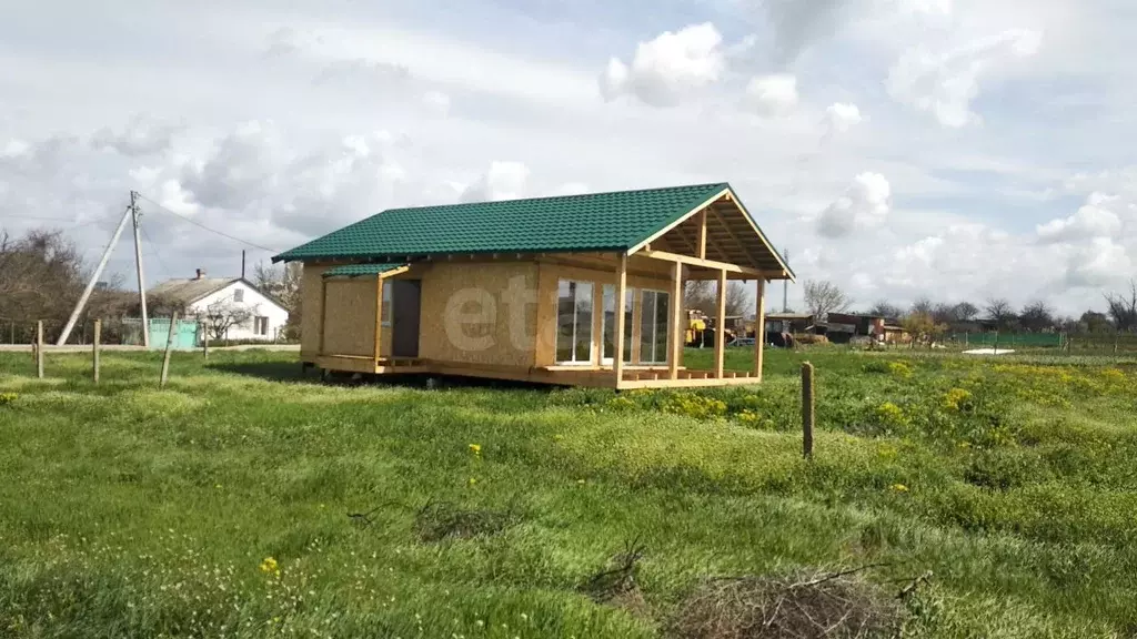 Дом в Крым, Сакский район, с. Геройское ул. Войкова (60 м) - Фото 1