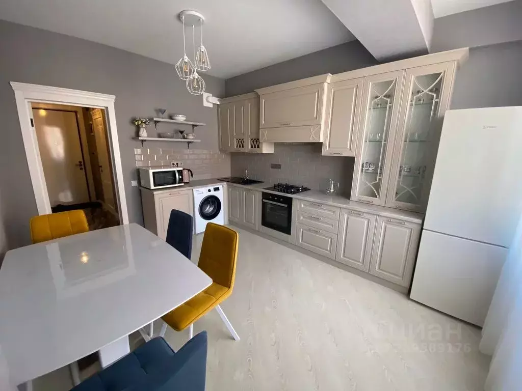 2-к кв. Дагестан, Каспийск ул. Молодежная, 8 (70.0 м) - Фото 1