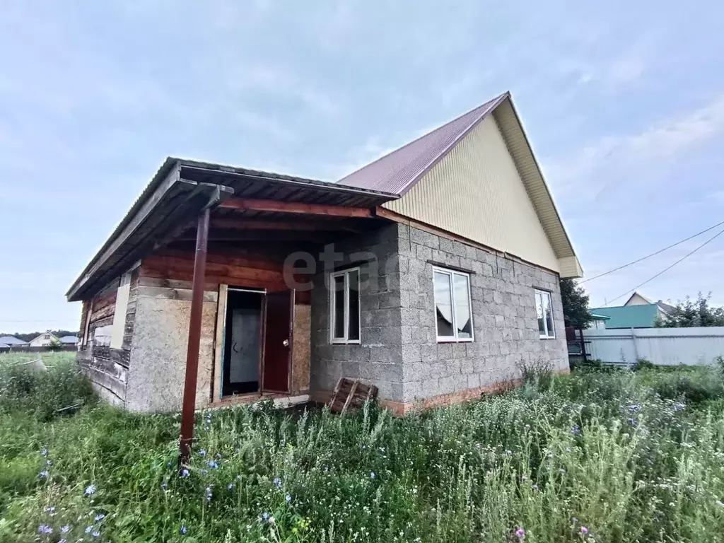 Дом в Башкортостан, Ишимбайский район, Ишеевский сельсовет, д. ... - Фото 1