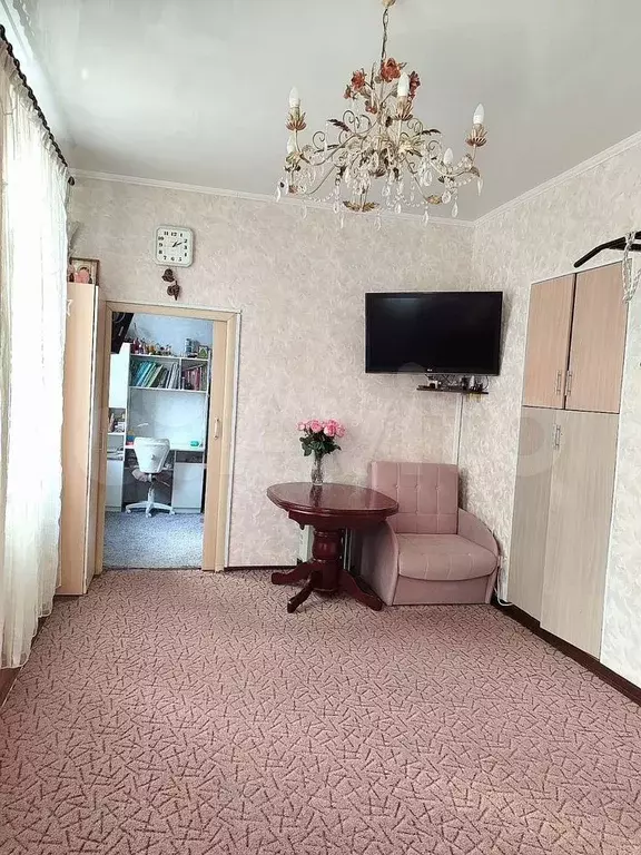 Комната 27 м в 4-к., 2/5 эт. - Фото 0