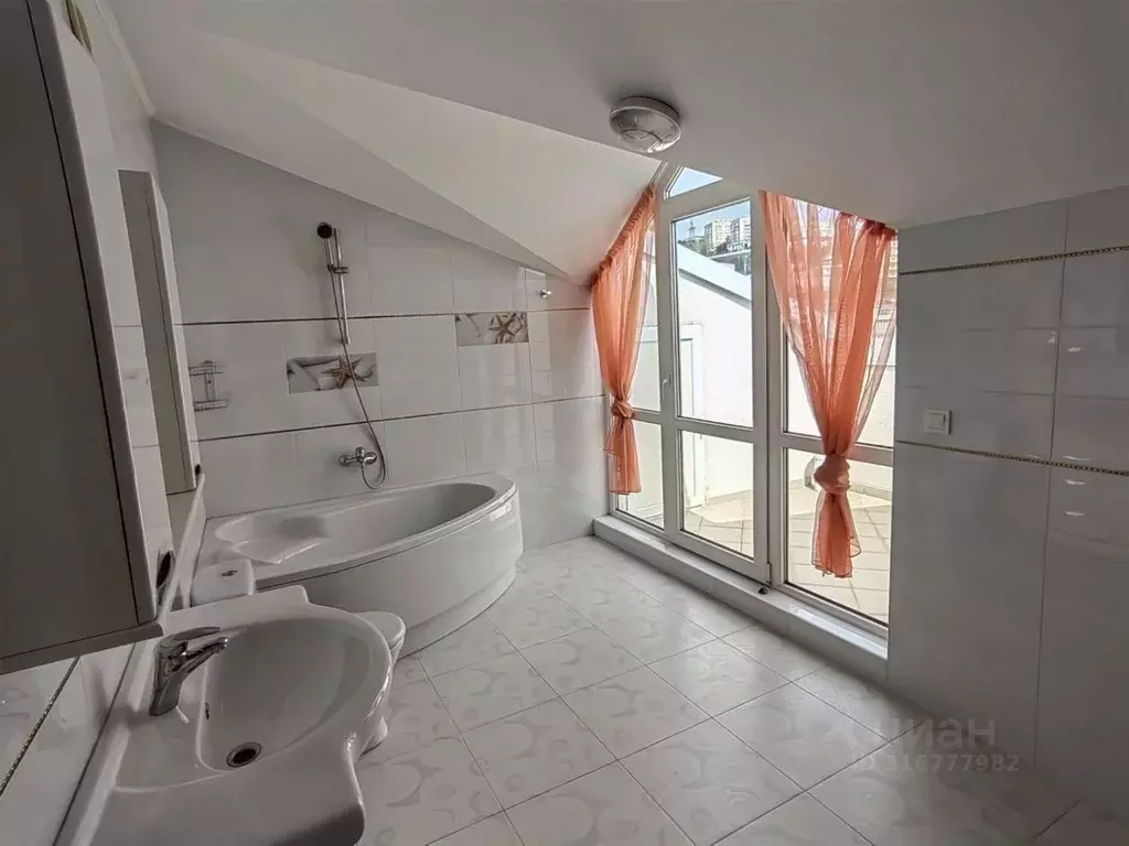 4-к кв. Крым, Ялта ул. Свердлова, 48 (219.0 м) - Фото 0
