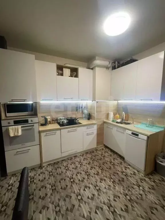 2-к кв. Тюменская область, Тюмень ул. Владимира Бахарева, 1 (56.0 м) - Фото 1