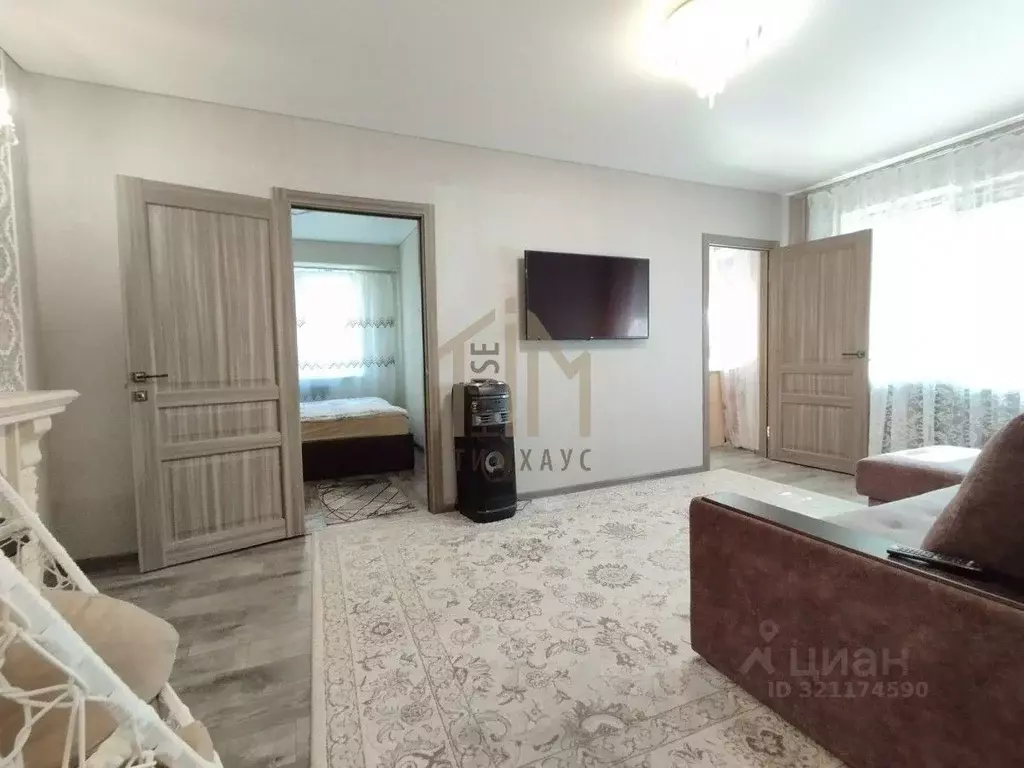 3-к кв. Омская область, Омск Кемеровская ул., 8 (60.0 м) - Фото 1