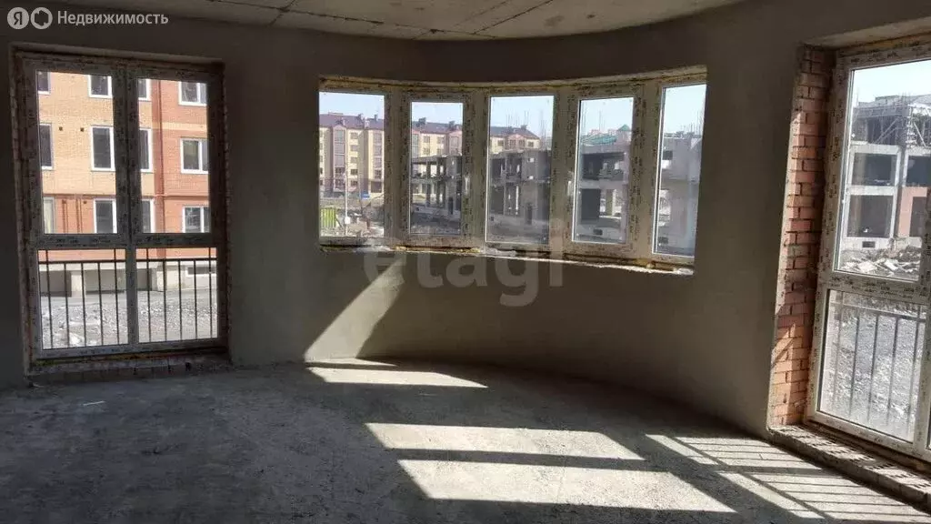 2-комнатная квартира: Владикавказ, улица Шамиля Джикаева, 5А (89 м) - Фото 1