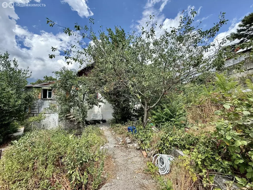Дом в Массандра, Стахановская улица, 7 (100 м) - Фото 1