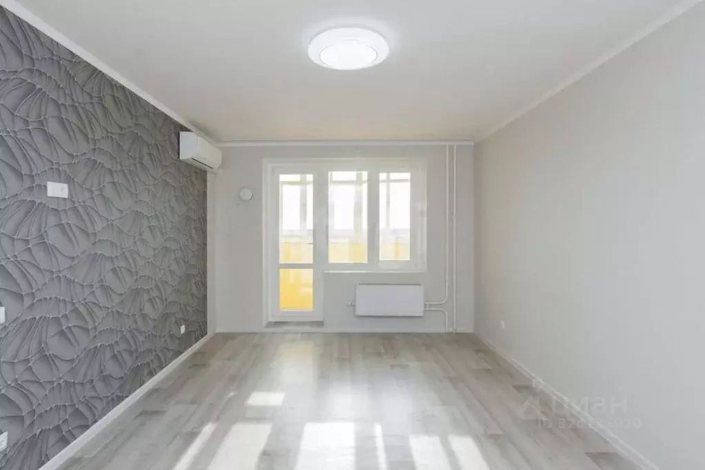 1-к кв. Тюменская область, Тюмень ул. Павла Шарова, 9 (37.0 м) - Фото 1