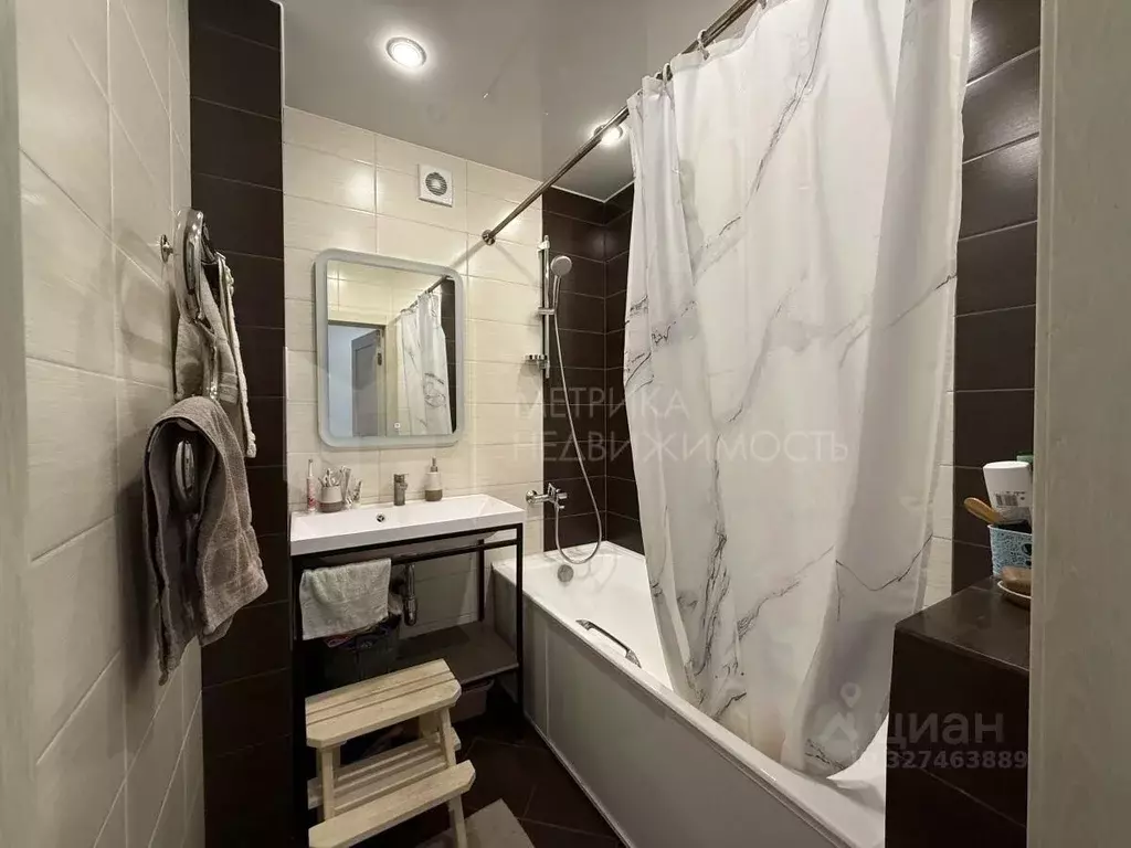 3-к кв. Тюменская область, Тюмень ул. Избышева, 6 (65.0 м) - Фото 1