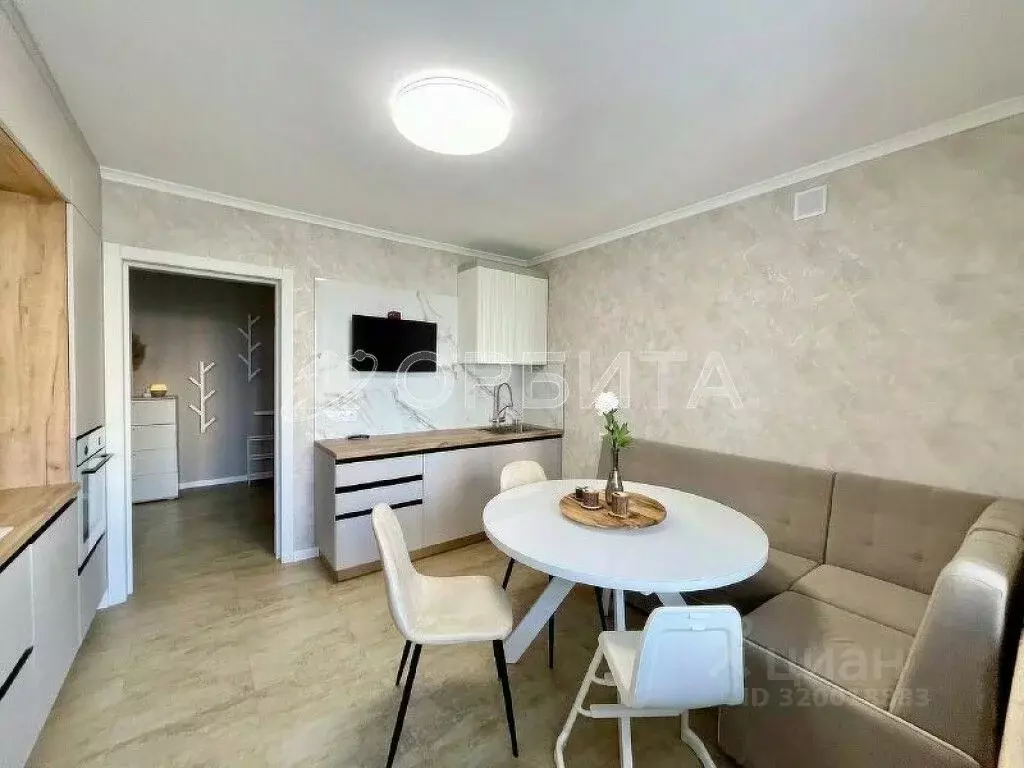 2-к кв. Тюменская область, Тюмень ул. Мельникайте, 138 (57.4 м) - Фото 1