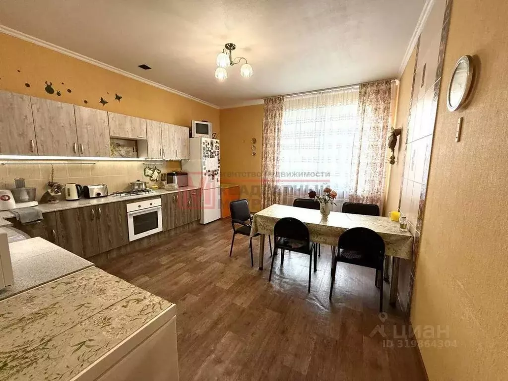 Дом в Белгородская область, Старый Оскол Курская ул., 31Д (217 м) - Фото 0