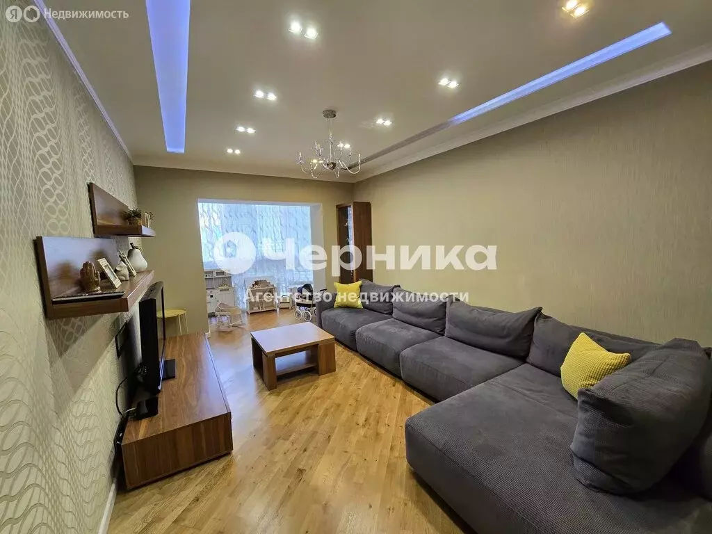 3-комнатная квартира: Ессентуки, Октябрьская улица, 458Б (93 м) - Фото 0