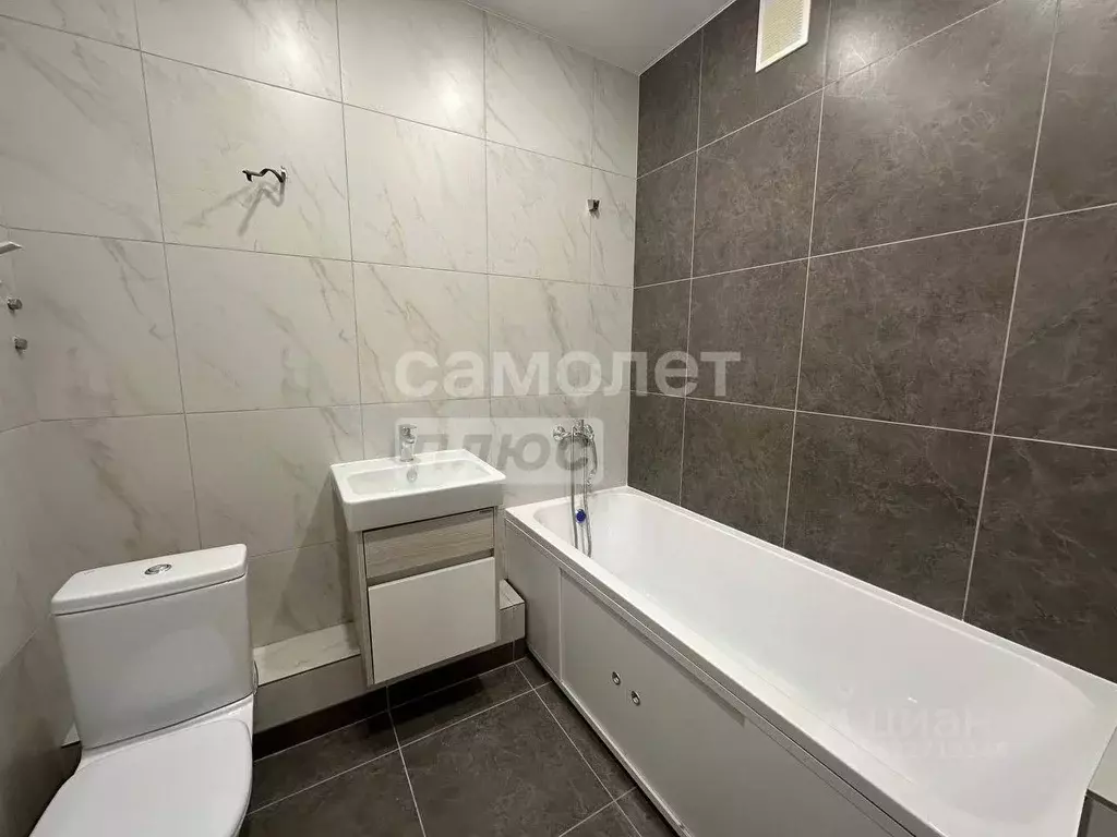 2-к кв. Липецкая область, Липецк ул. Перова (61.6 м) - Фото 1