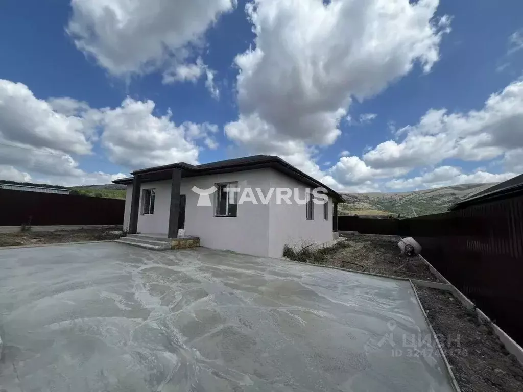 Дом в Крым, Симферопольский район, Добровское с/пос, с. Перевальное, ... - Фото 1