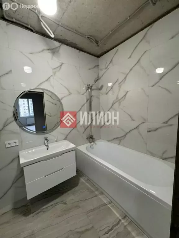 2-комнатная квартира: Мирное, улица Крымской Весны, 5к6 (60.7 м) - Фото 1