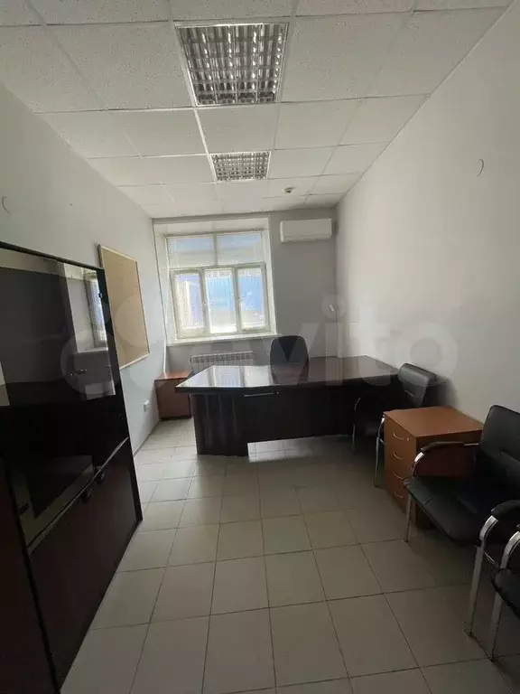 Офис для руководителя с парковкой авто. 1 этаж - Фото 0