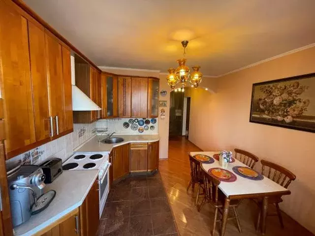 Продается 3-комнатная квартира - Фото 1