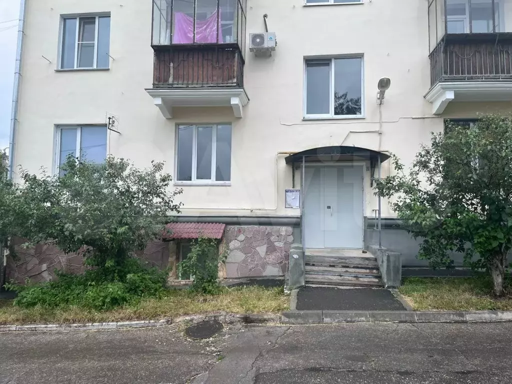 Комната 13,8 м в 3-к., 1/5 эт. - Фото 0