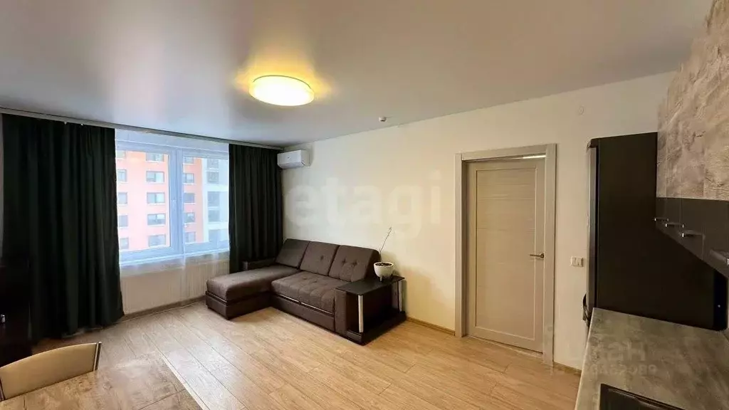 Студия Тюменская область, Тюмень ул. Ю.-Р.Г. Эрвье, 32к1 (31.0 м) - Фото 1