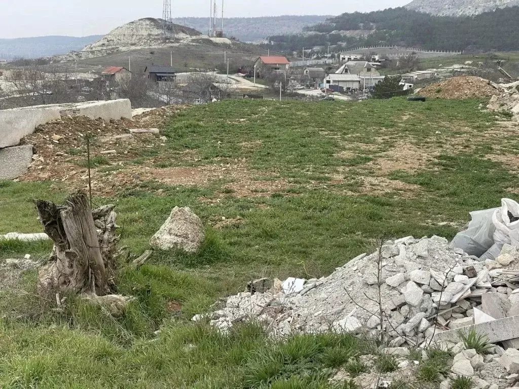 Участок в Севастополь с. Пироговка, ул. Рабочая, 15 (10.0 сот.) - Фото 1