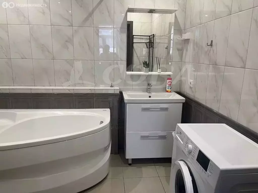 2-комнатная квартира: Тюмень, Холодильная улица, 120 (55.7 м) - Фото 0