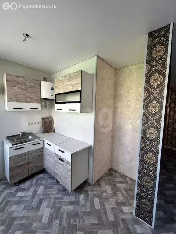 3-комнатная квартира: Новошахтинск, улица Советской Конституции, 8/8 ... - Фото 1