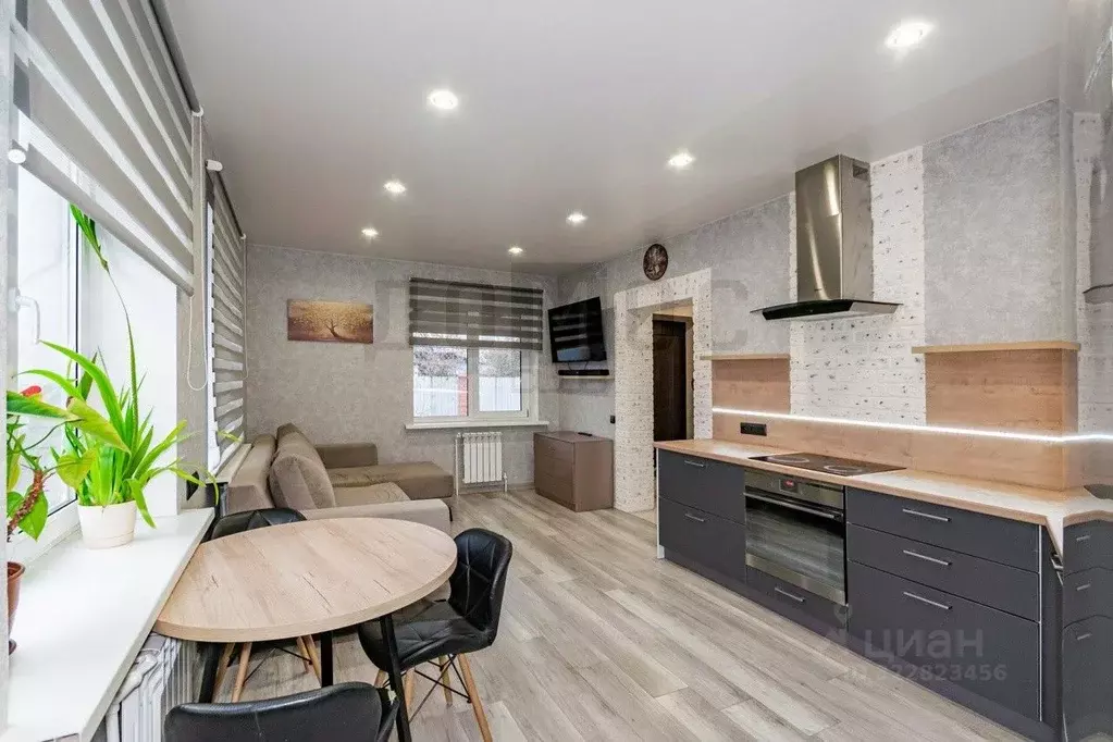 Коттедж в Свердловская область, Екатеринбург Вторчермет жилрайон, пер. ... - Фото 1