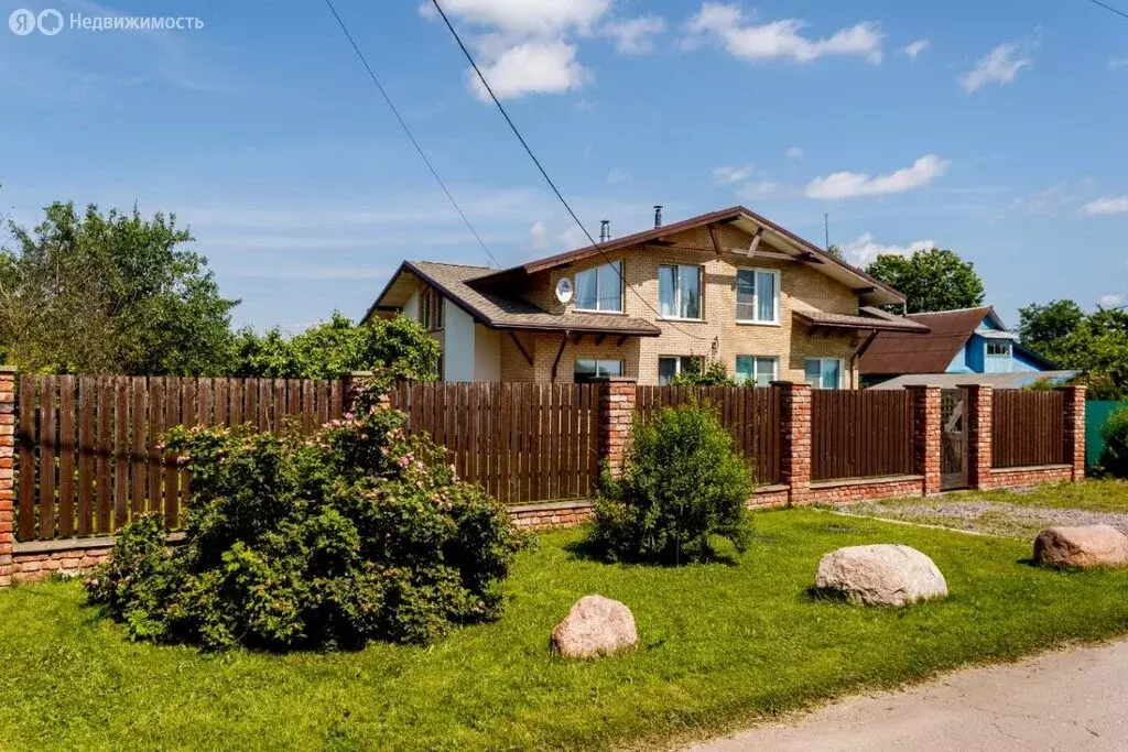Дом в городской посёлок Тайцы, улица Калинина, 146 (176.2 м) - Фото 0