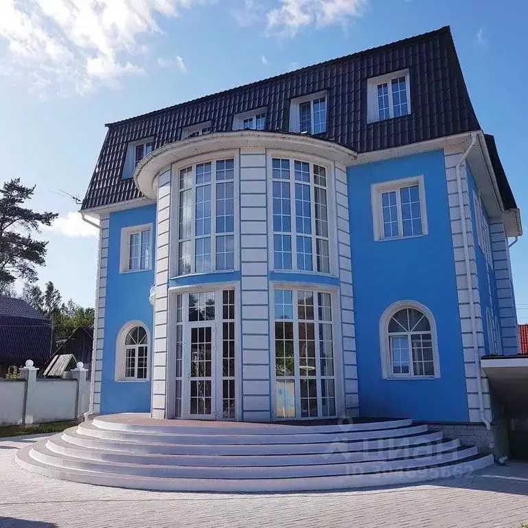 Дом в Санкт-Петербург пос. Песочный,  (750 м) - Фото 1