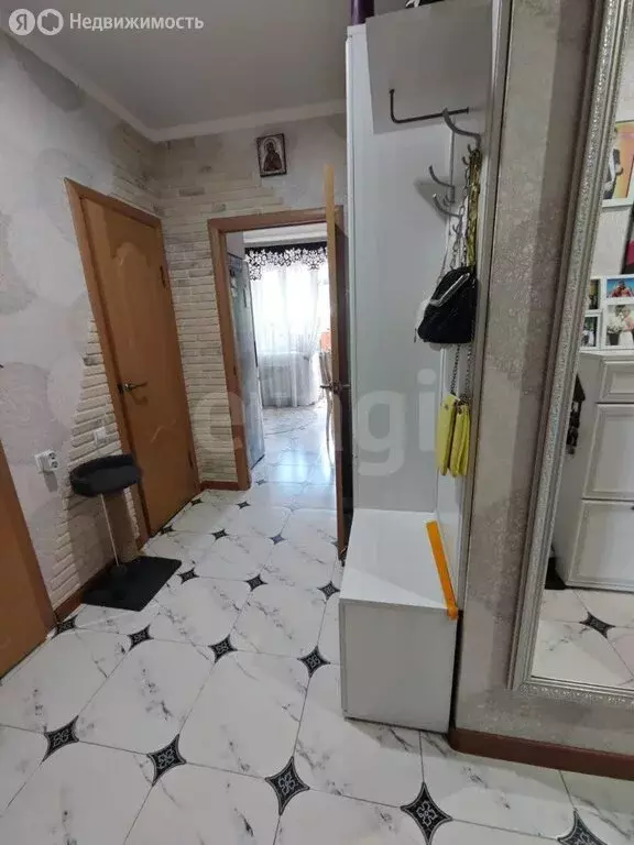 2-комнатная квартира: Губкин, улица Дзержинского, 115В (62.6 м) - Фото 1