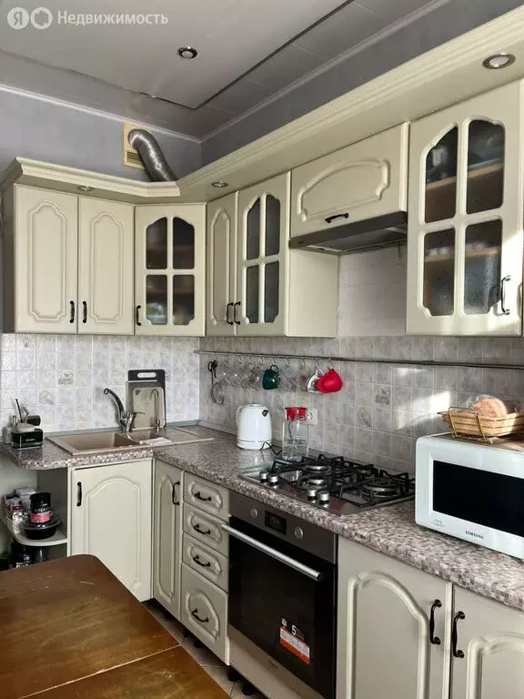 3-комнатная квартира: Астрахань, улица Рылеева, 90 (63 м) - Фото 1