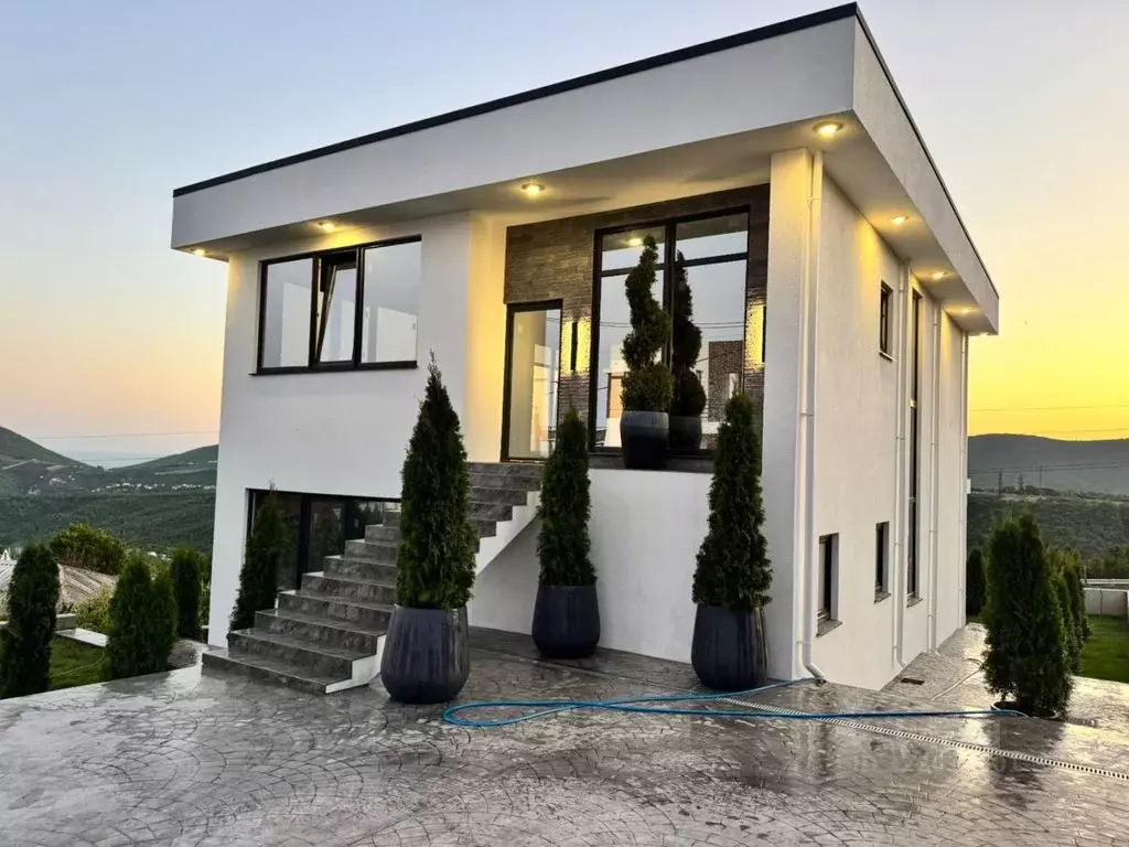 Дом в Краснодарский край, Новороссийск ул. Неглинная, 1 (200 м) - Фото 1