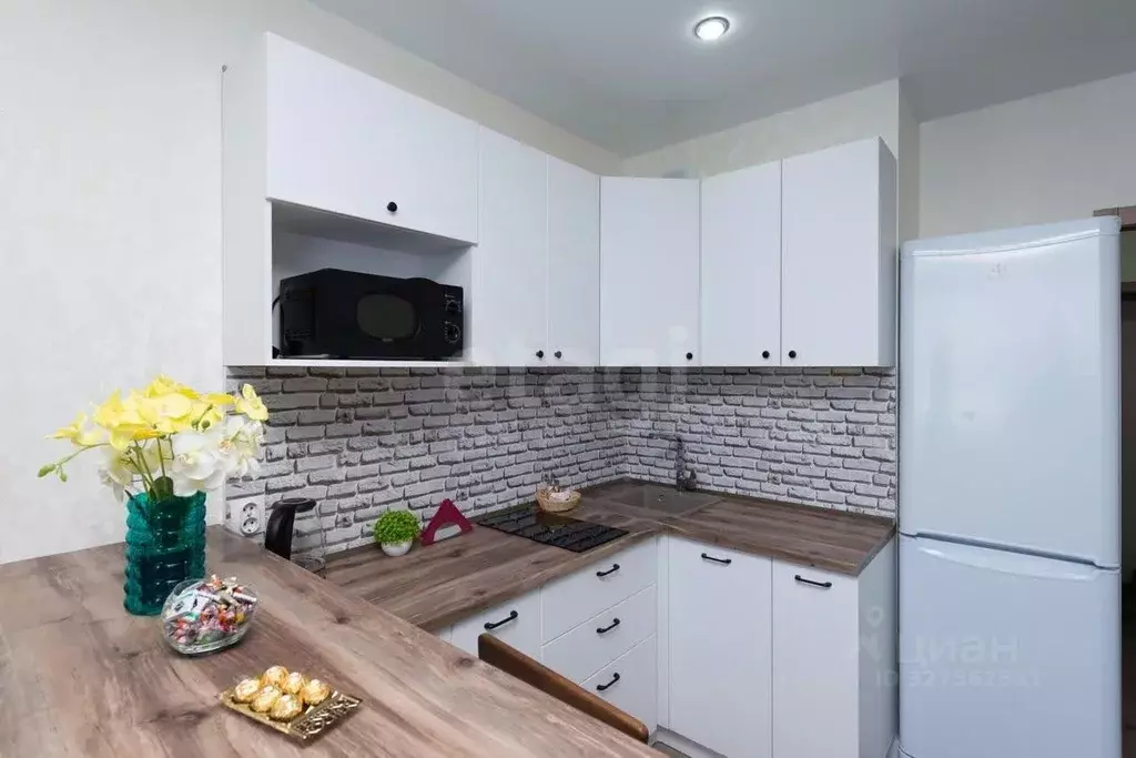 Студия Тюменская область, Тюмень ул. Дмитрия Менделеева, 2 (32.0 м) - Фото 1