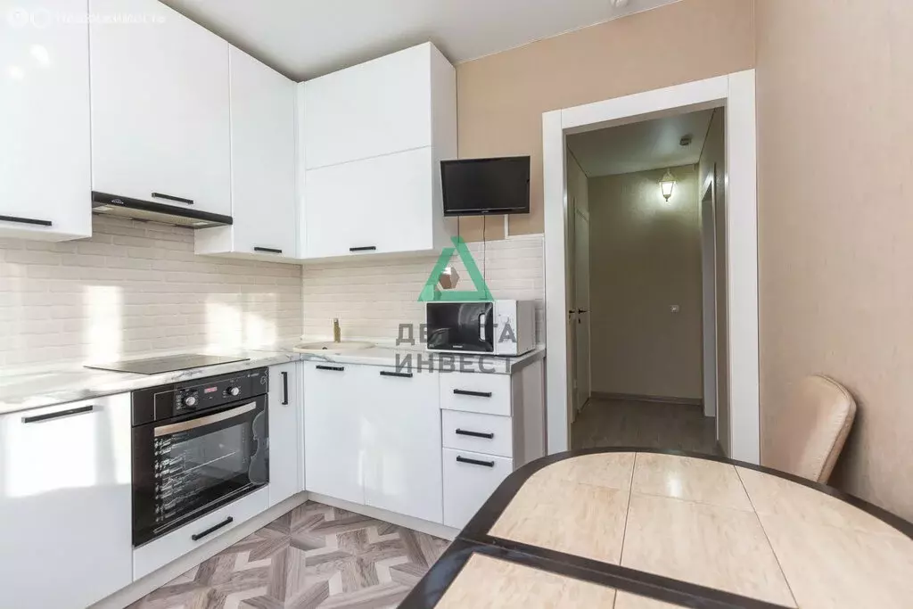 3-комнатная квартира: Уфа, улица Рудольфа Нуреева, 14А (66.7 м) - Фото 1