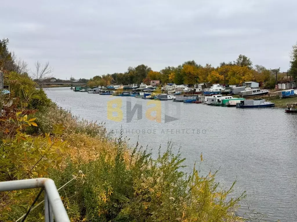 Дом в Астраханская область, Наримановский район, с. Старокучергановка ... - Фото 0