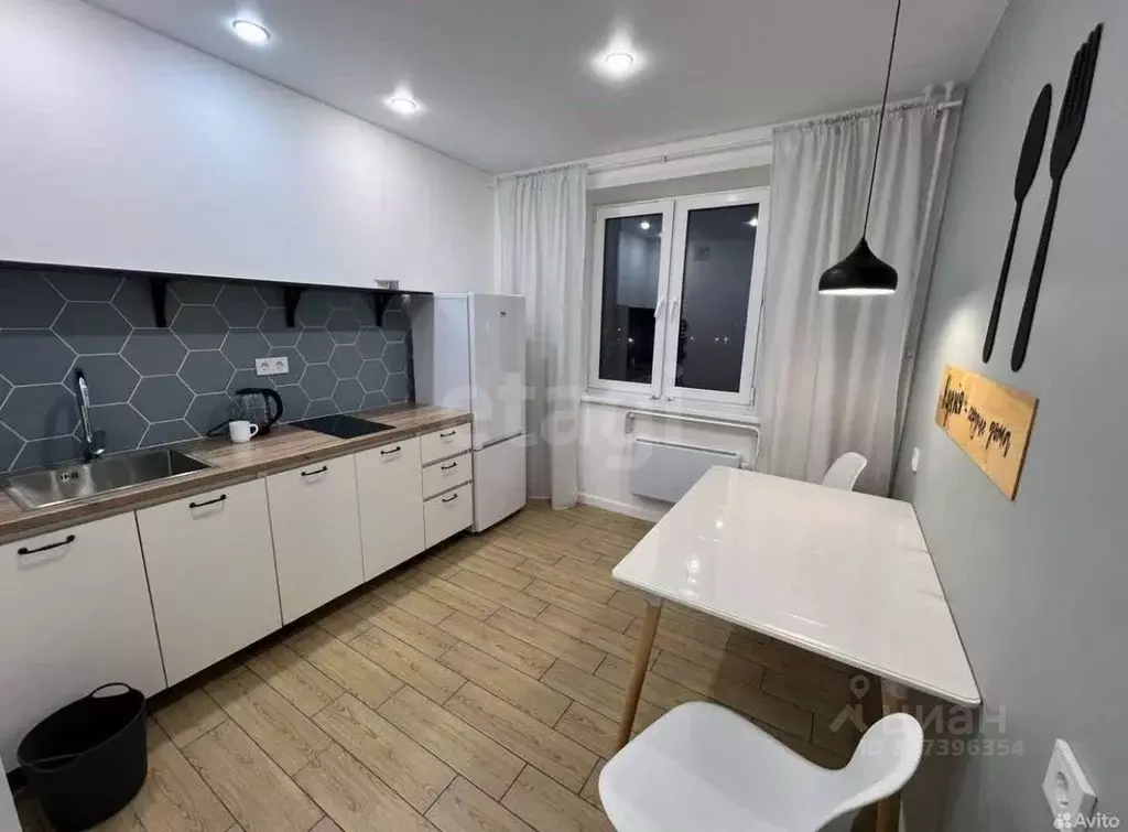 1-к кв. Курганская область, Курган Заозерный жилрайон, 7-й мкр, 10 ... - Фото 1