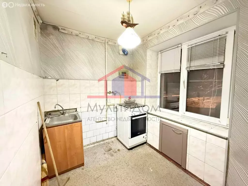 3-комнатная квартира: Губкин, Комсомольская улица, 57 (58 м) - Фото 1