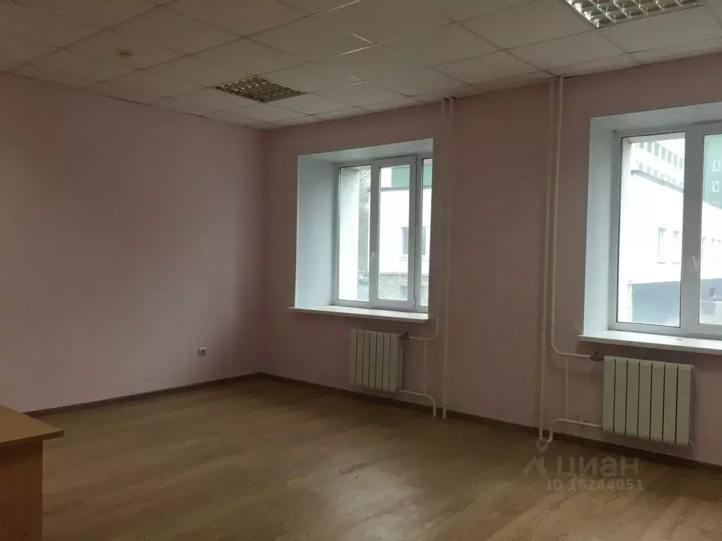 Офис в Курганская область, Курган ул. Кравченко, 55 (29.3 м) - Фото 1