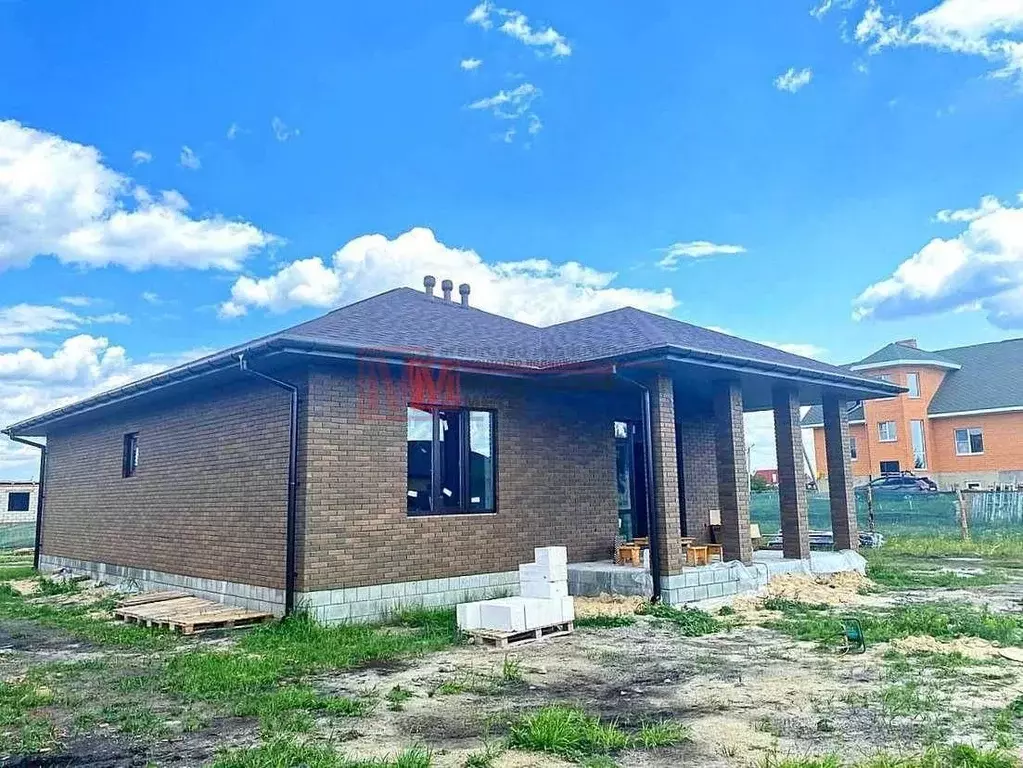 Дом в Белгородская область, Старооскольский городской округ, с. ... - Фото 1