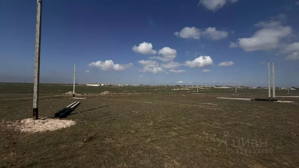 Участок в Крым, Сакский район, Штормовское с/пос, с. Приветное ул. ... - Фото 1