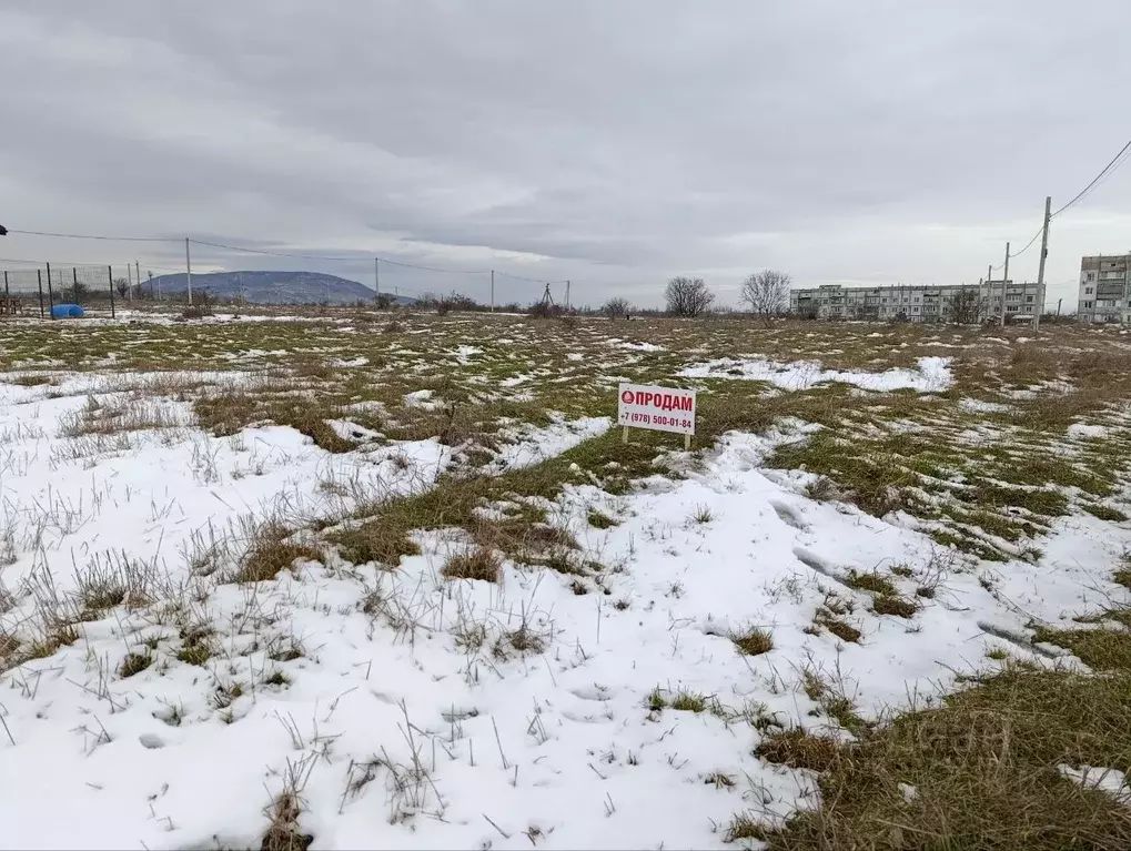 Участок в Крым, Кировский район, Первомайское с/пос, с. Первомайское ... - Фото 1