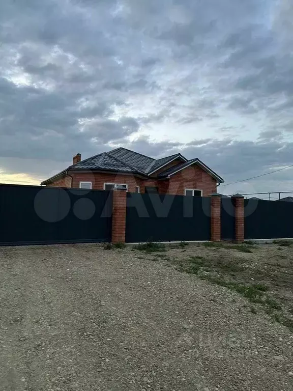 Дом в Краснодарский край, Усть-Лабинск ул. Имени Алексея Бабенко (126 ... - Фото 1