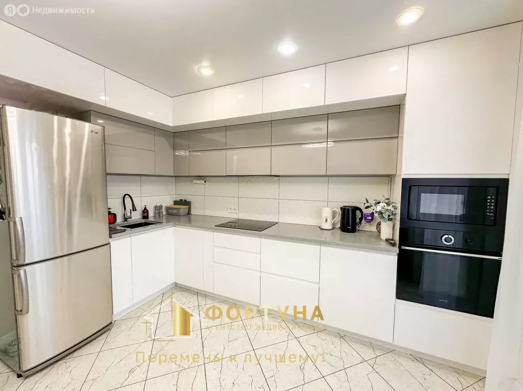 3-комнатная квартира: Бор, улица Луначарского, 214 (68.4 м) - Фото 0