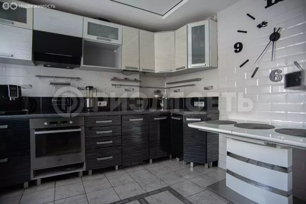 3-комнатная квартира: Мурманск, улица Зои Космодемьянской, 36 (67 м) - Фото 0